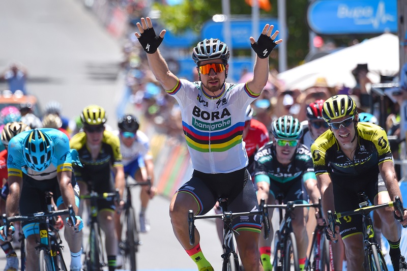 Endlich: Peter Sagan (Bora-hansgrohe) bejubelt seinen ersten Etappensieg bei der Tour Down Under - Foto: © BORA - hansgrohe / Bettiniphoto