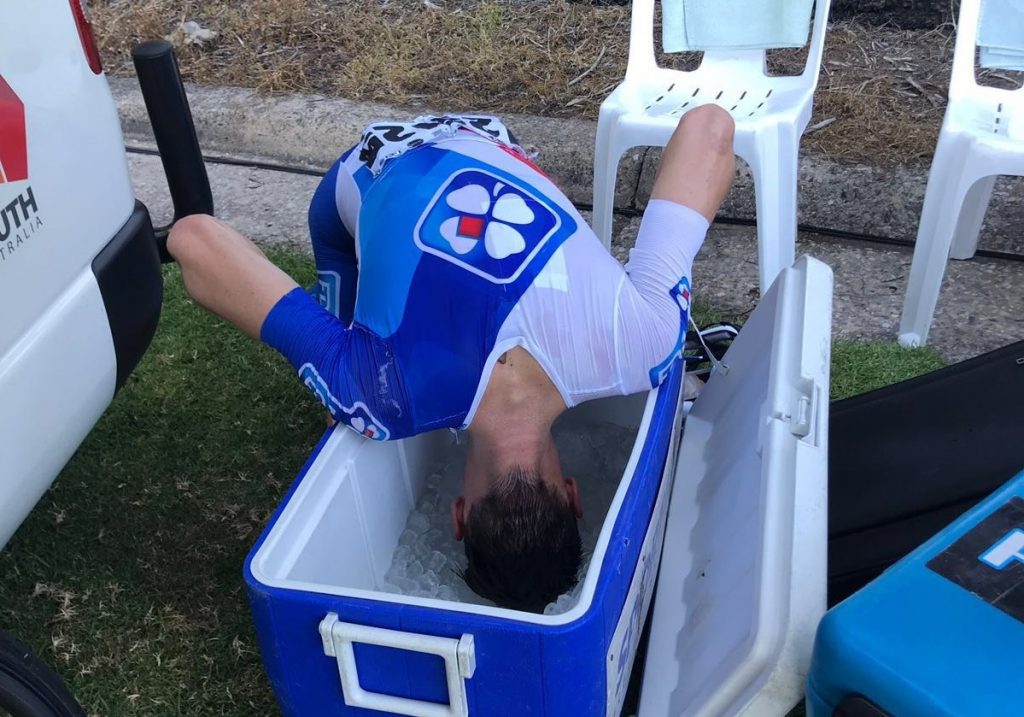 Keep cool: Georg Preidler (FDJ) gönnt sich nach Etappenende eine Abkühlung bei der Tour Down Under - Foto: Georg Preidler