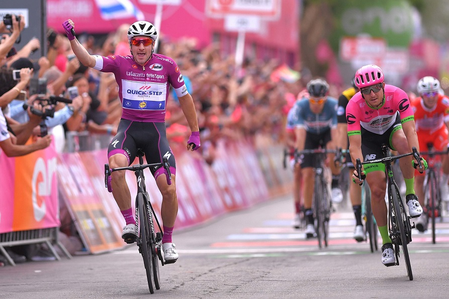 Elia Viviani (Quick-Step Floors) feiert seinen zweiten Giro-Etappensieg 2018 - Foto: © Quick-Step Floors Cycling Team / Getty Images