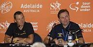 Lance Armstrong und Johan Bruyneel bei einer Pressekonferenz der Tour Down Under 2009 - Foto: Paul Coster