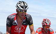 Treffen sich bei der Tour du Suisse: Lance Armstrong und Fabian Cancellara - Foto: Jeff Namba