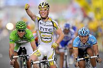 Mark Cavendish (Columbia-HTC) gewinnt die 19. Etappe der 96. Tour de France - Foto: TDWSPORT.COM / Columbia-Highroad