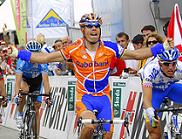 Oscar Freire (Rabobank) gewinnt die 1. Etappe der Tour de Suisse 2008 in Langnau - Foto:  © Edward Madden / dotcycling.com