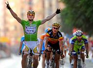 André Greipel gewinnt die 5. Etappe der Vuelta 2009 - Foto: Team Columbia / TDWSPORT.COM