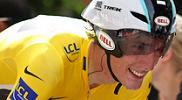 Andy Schleck im Gelben Trikot bei der Tour de France 2011 - Foto: Laurent Brun